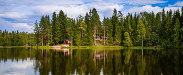 red-cottage-on-a-lake